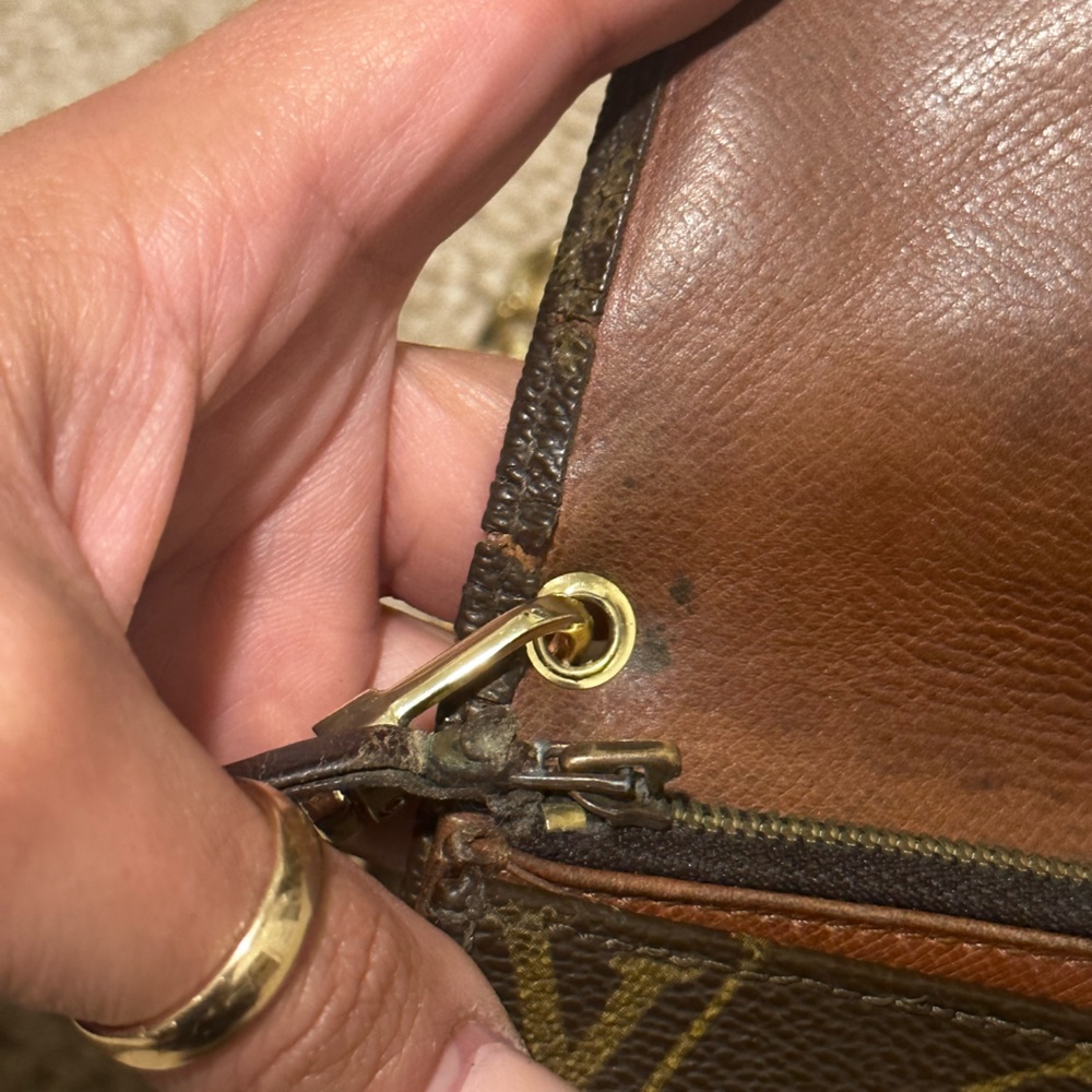 Louis Vuitton Vintage Wallet. #851 - Picture 8 of 13
